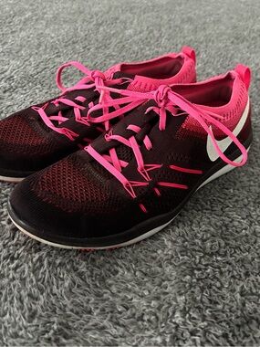 Nike Focus Flyknit Black & Hot Pink Training Sneakers